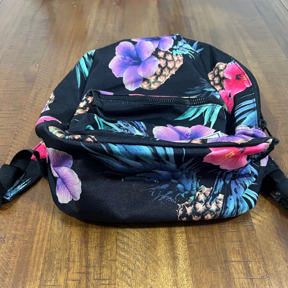 NWOT Herschel Supply Company Grove XS Black Pineapple Backpack - Picture 5 of 5